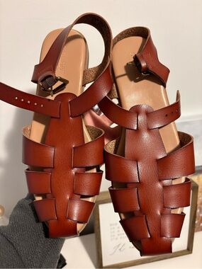 Old Navy Brown Leather Fisherman Sandals - Women (Size 9)